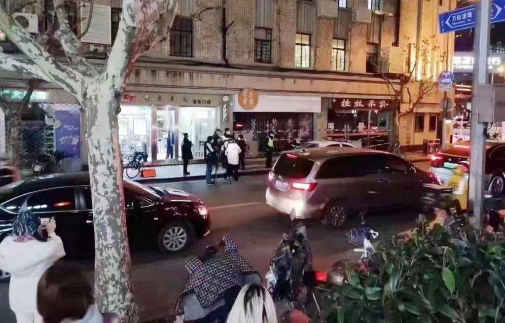 房产税最新动态与小巷风情小店的独特魅力